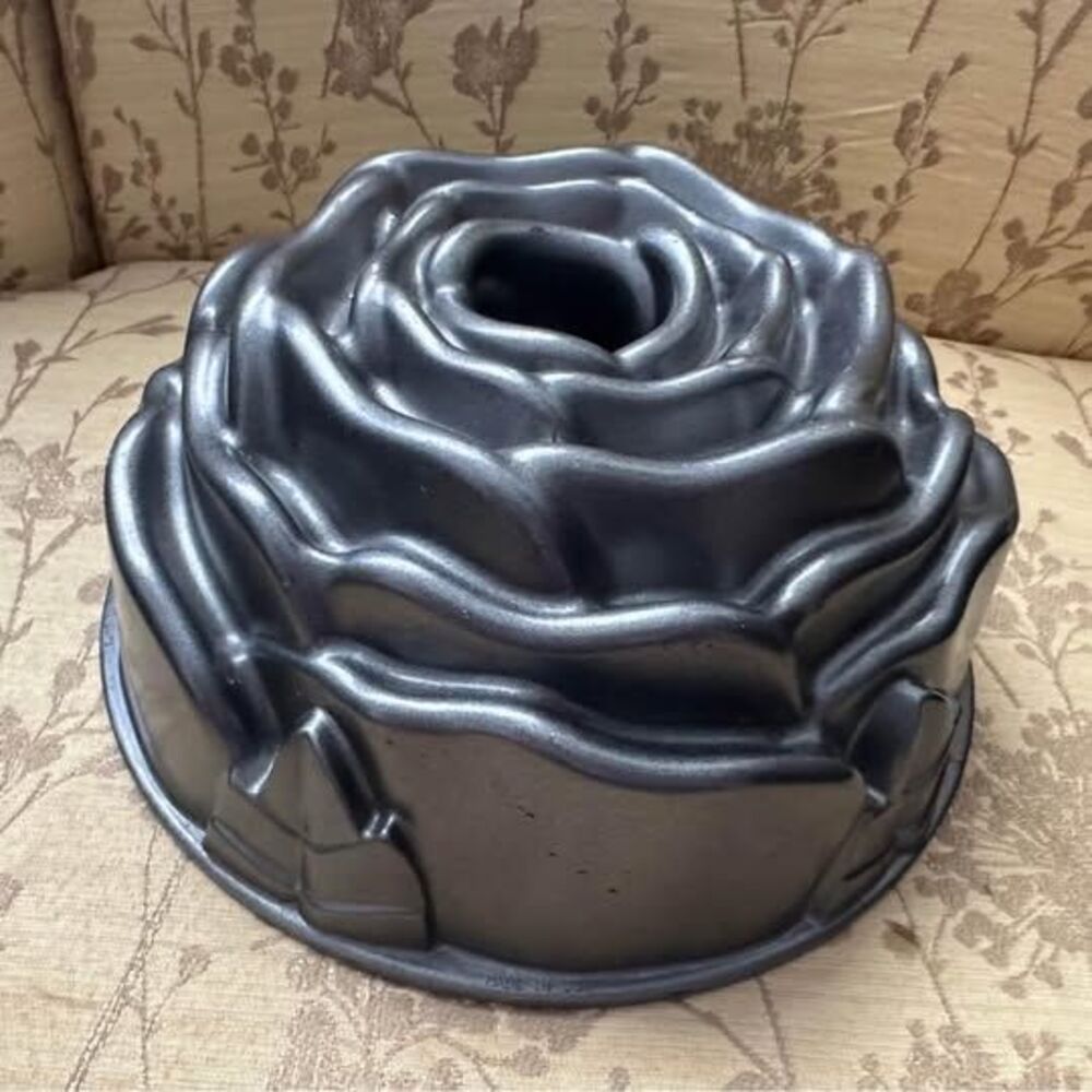 Rose cake pan